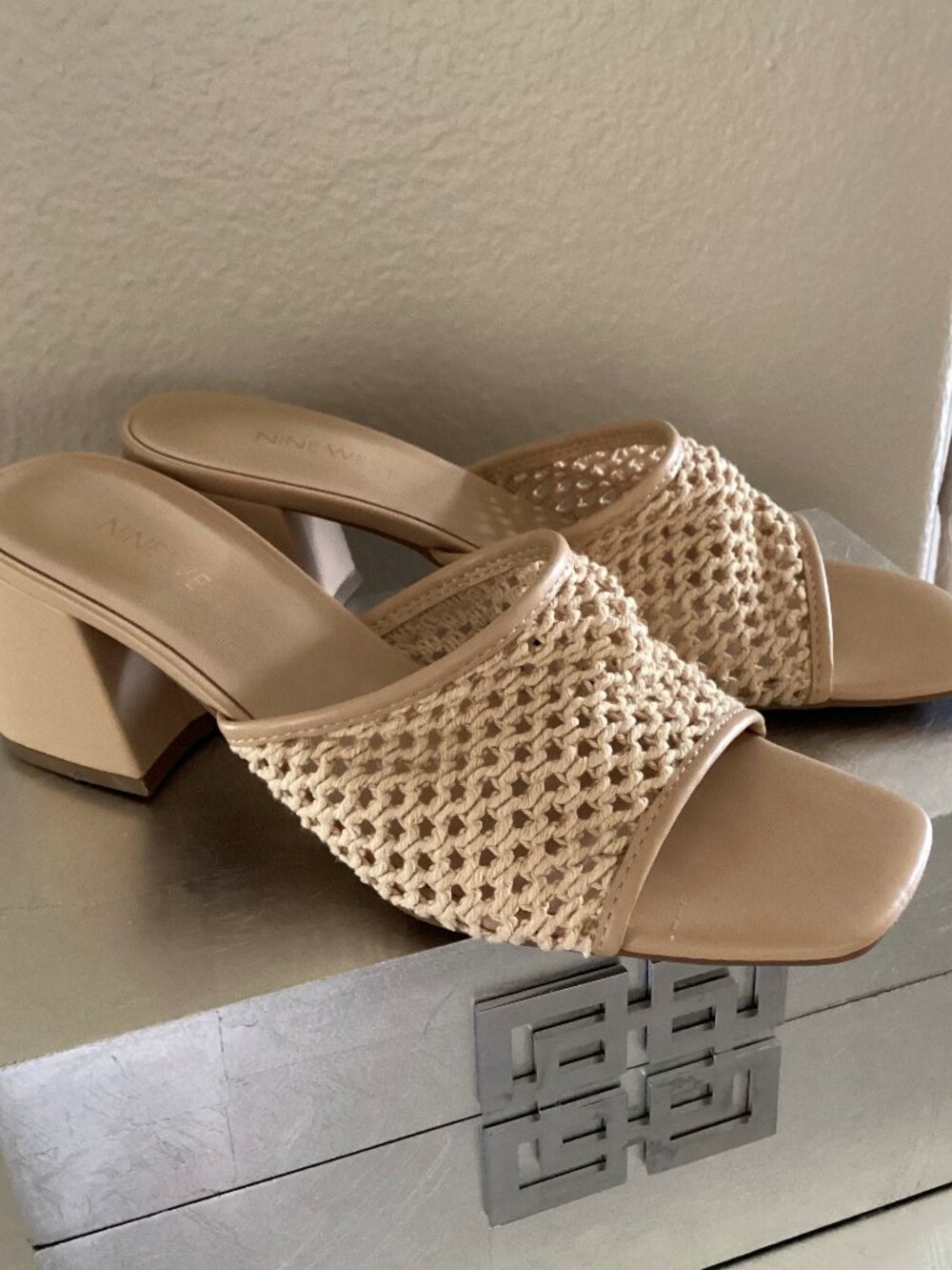 Nine West tan/beige women's slip-on shoes, size 8.5, (2.5 in heel)